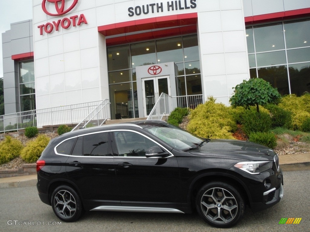 2018 X1 xDrive28i - Black Sapphire Metallic / Black photo #2