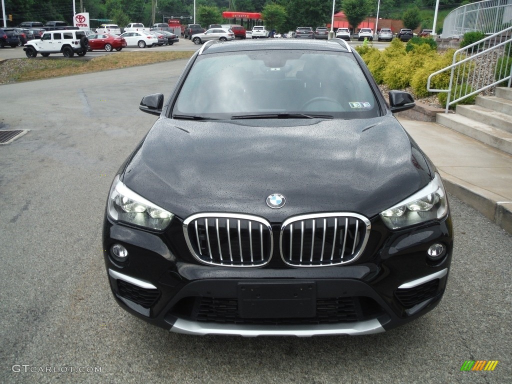 2018 X1 xDrive28i - Black Sapphire Metallic / Black photo #13