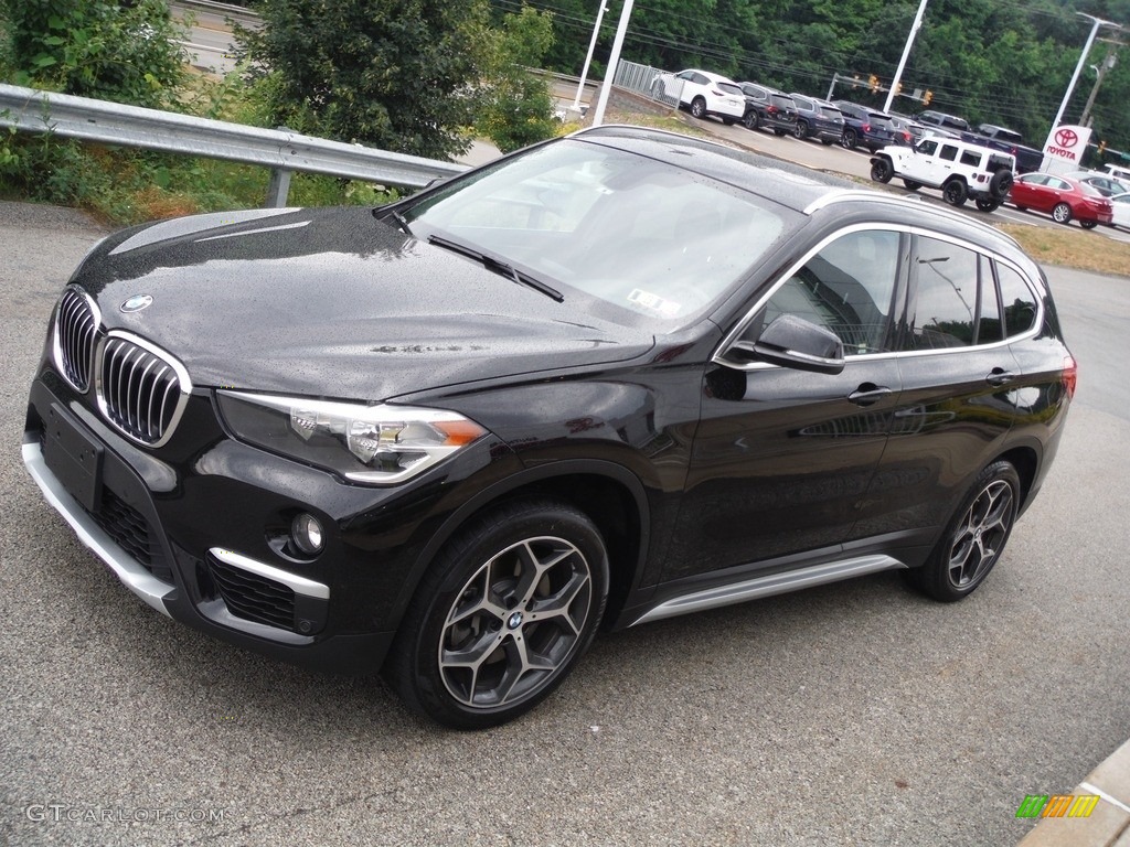 2018 X1 xDrive28i - Black Sapphire Metallic / Black photo #14