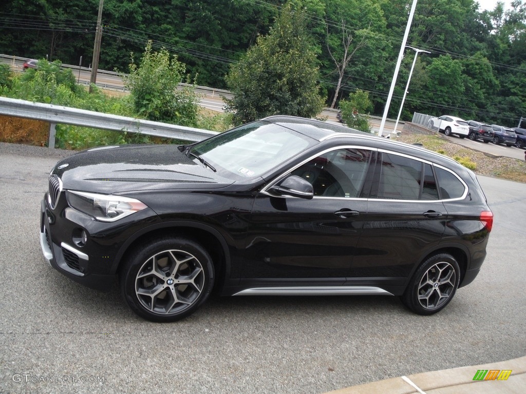 2018 X1 xDrive28i - Black Sapphire Metallic / Black photo #15