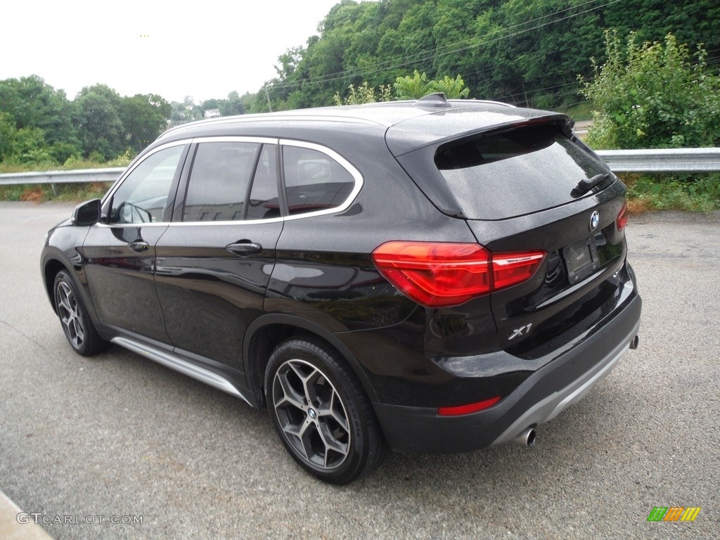 2018 X1 xDrive28i - Black Sapphire Metallic / Black photo #16