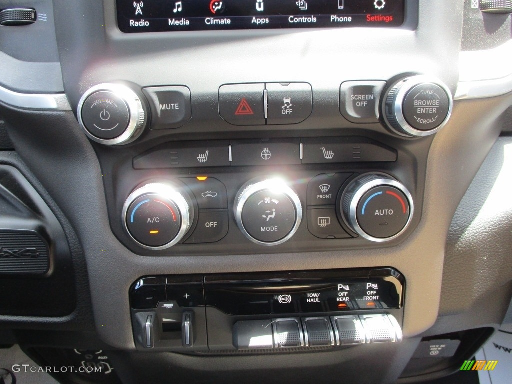 2021 3500 Big Horn Crew Cab 4x4 - Black / Light Mountain Brown/Black photo #33