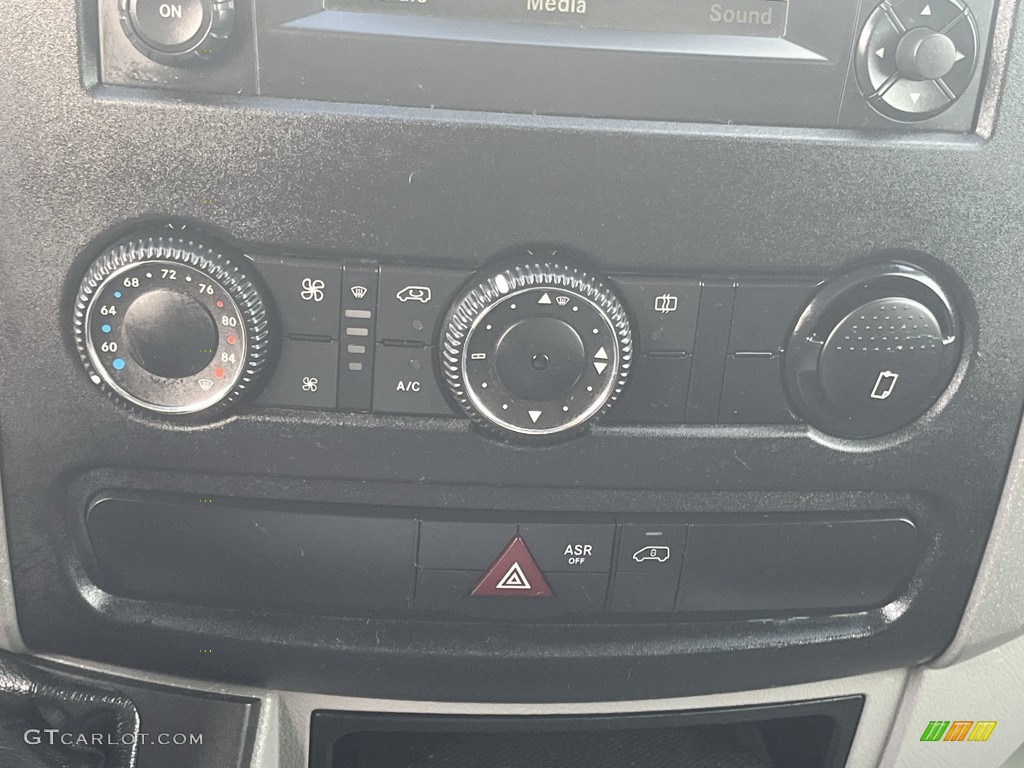 2017 Mercedes-Benz Sprinter 3500 Cab Chassis Moving truck Controls Photo #144542978