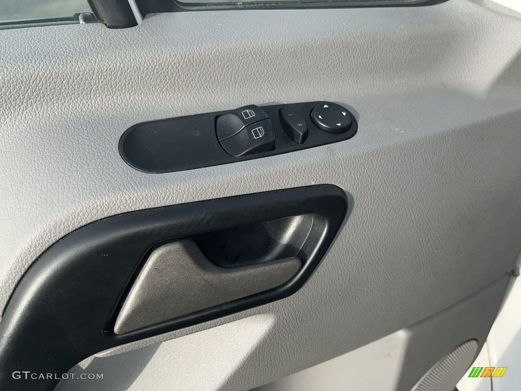 2017 Mercedes-Benz Sprinter 3500 Cab Chassis Moving truck Door Panel Photos