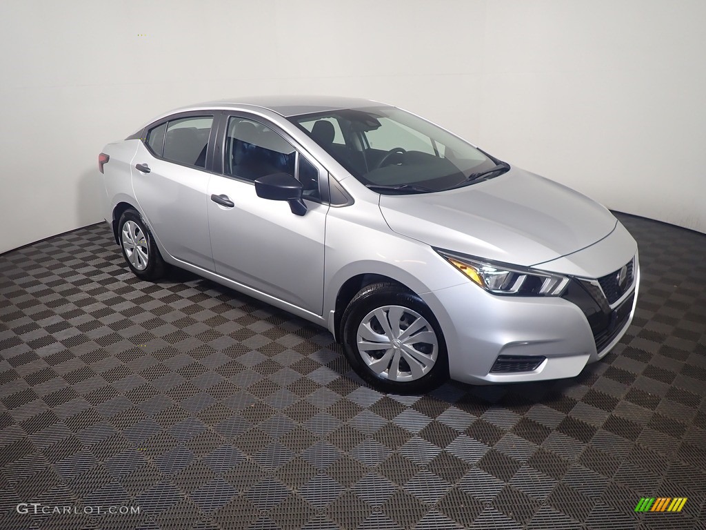 2020 Versa S - Brilliant Silver Metallic / Charcoal photo #3