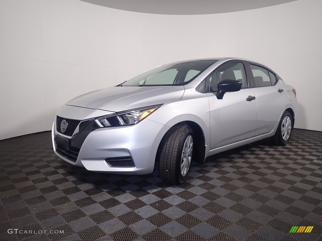 2020 Versa S - Brilliant Silver Metallic / Charcoal photo #8