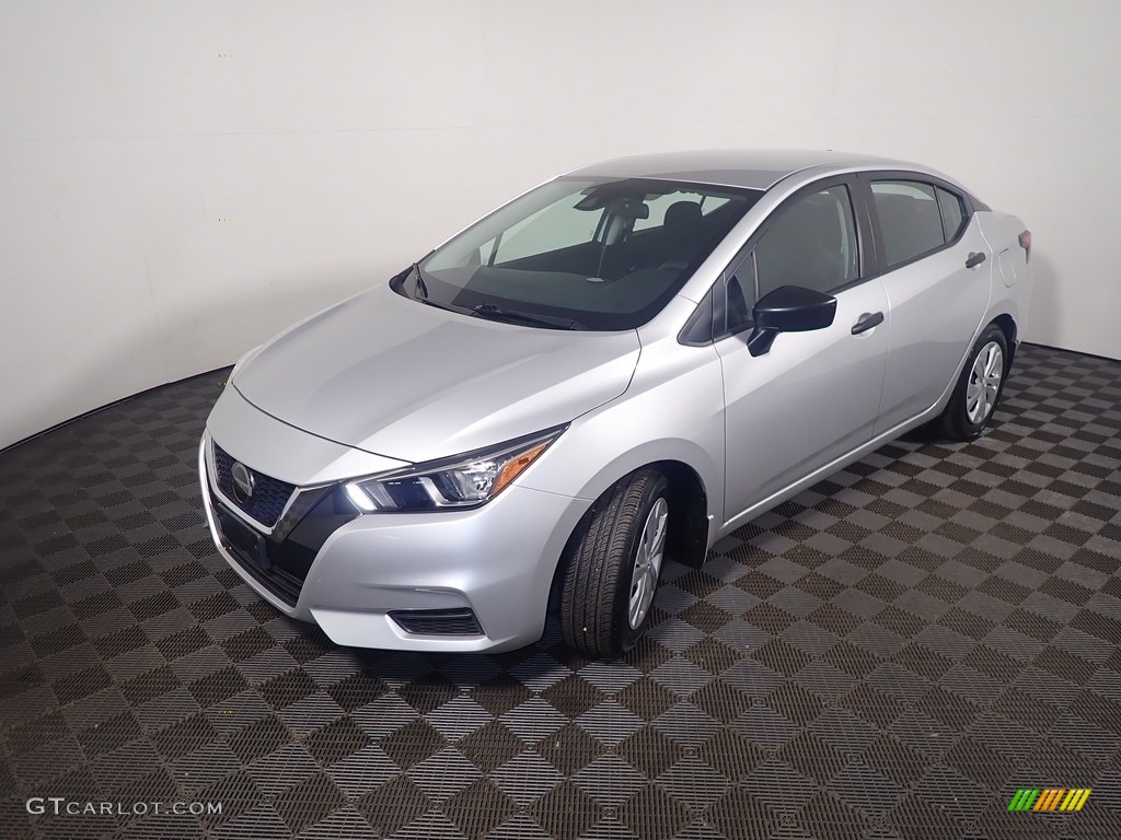 2020 Versa S - Brilliant Silver Metallic / Charcoal photo #9