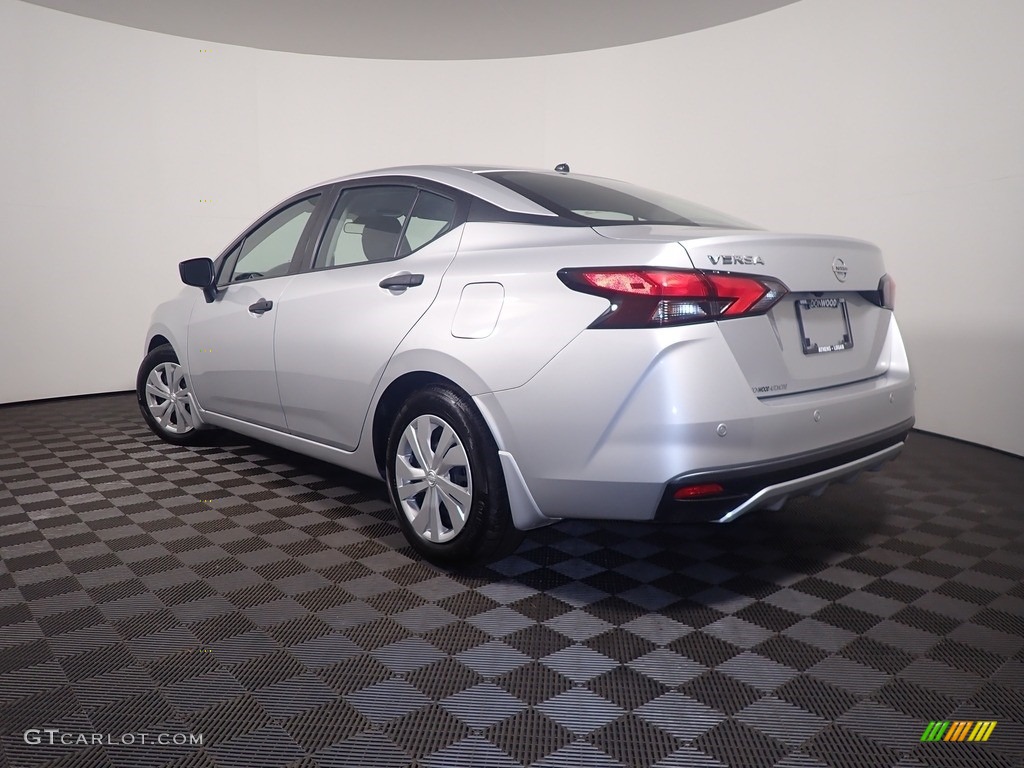 2020 Versa S - Brilliant Silver Metallic / Charcoal photo #11