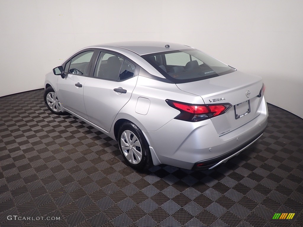 2020 Versa S - Brilliant Silver Metallic / Charcoal photo #12