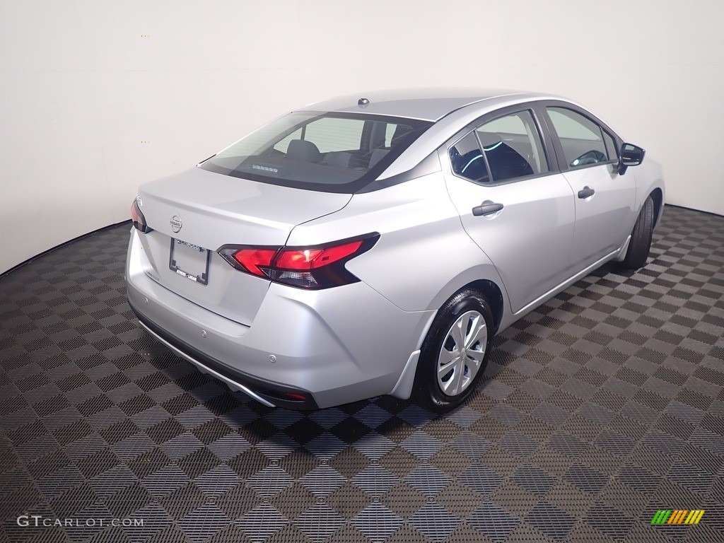 2020 Versa S - Brilliant Silver Metallic / Charcoal photo #17