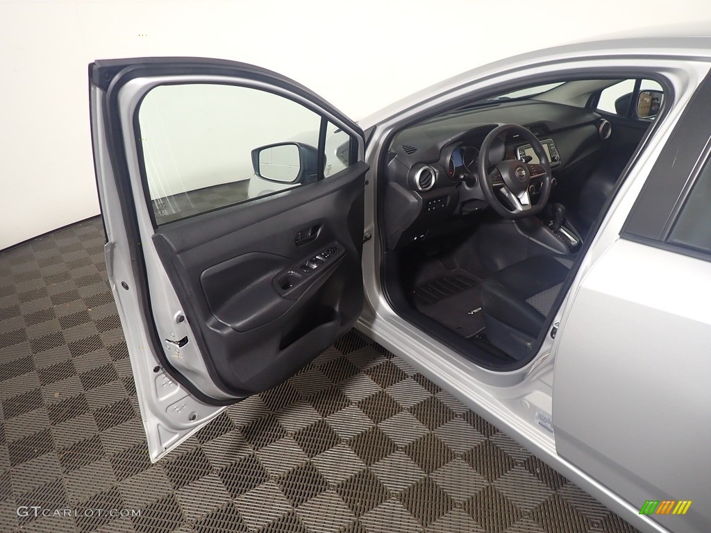 2020 Versa S - Brilliant Silver Metallic / Charcoal photo #20