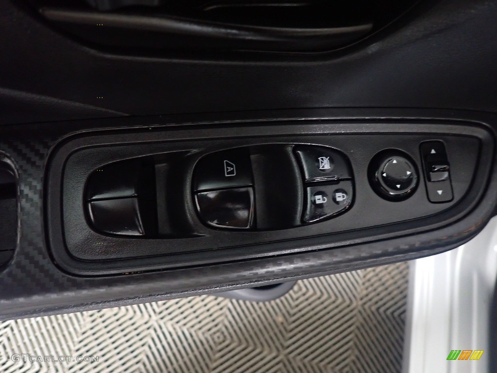 2020 Versa S - Brilliant Silver Metallic / Charcoal photo #21