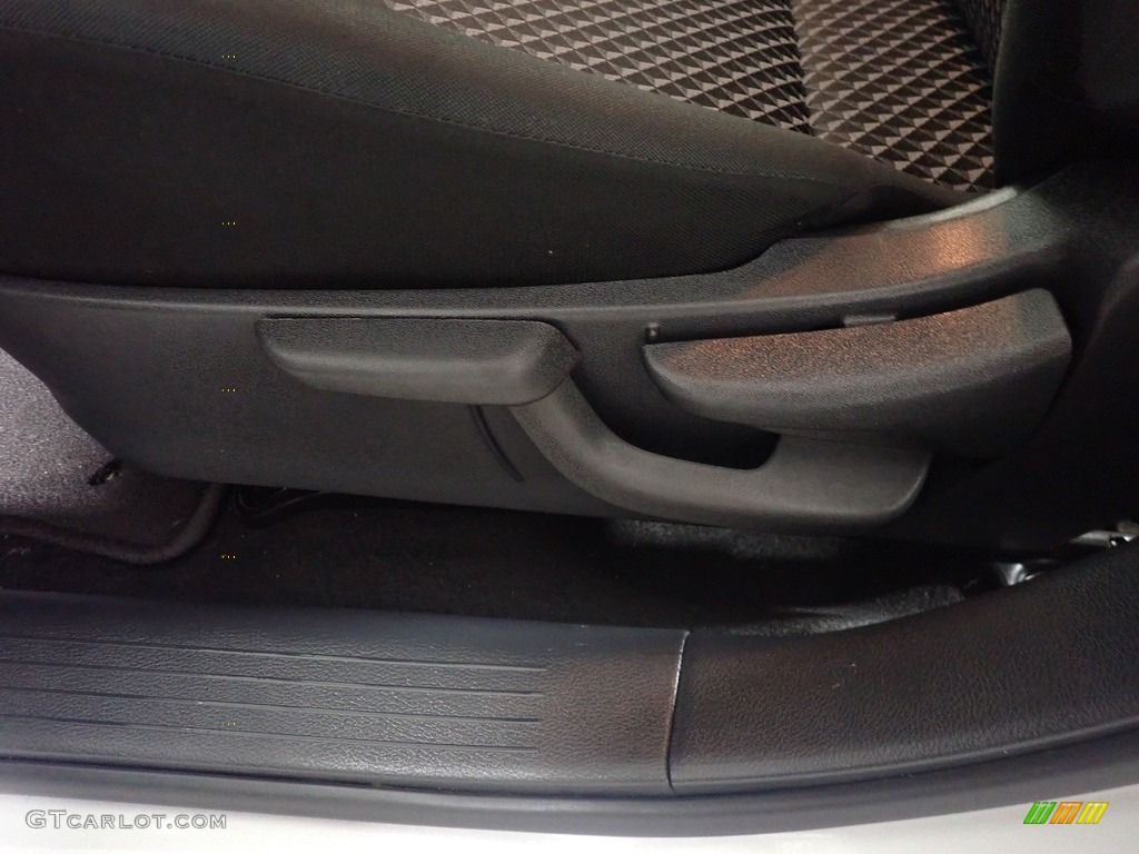 2020 Versa S - Brilliant Silver Metallic / Charcoal photo #23