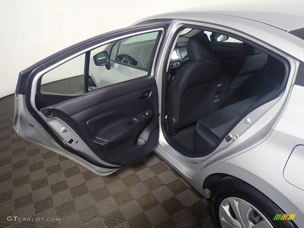 2020 Versa S - Brilliant Silver Metallic / Charcoal photo #34