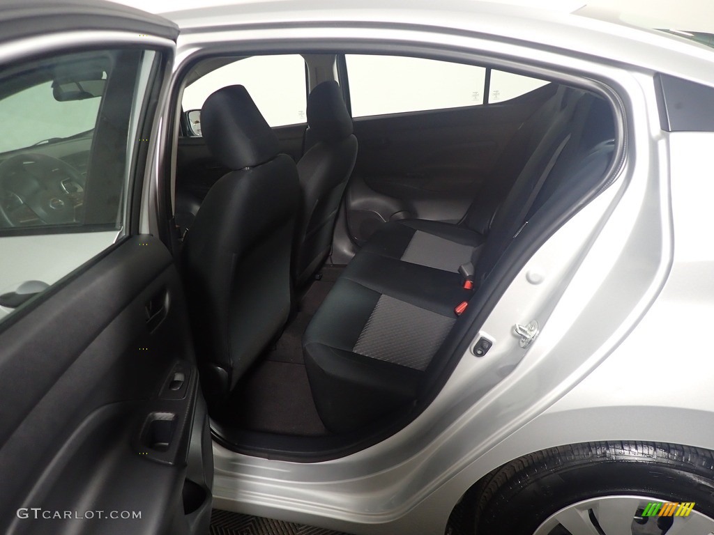 2020 Versa S - Brilliant Silver Metallic / Charcoal photo #35
