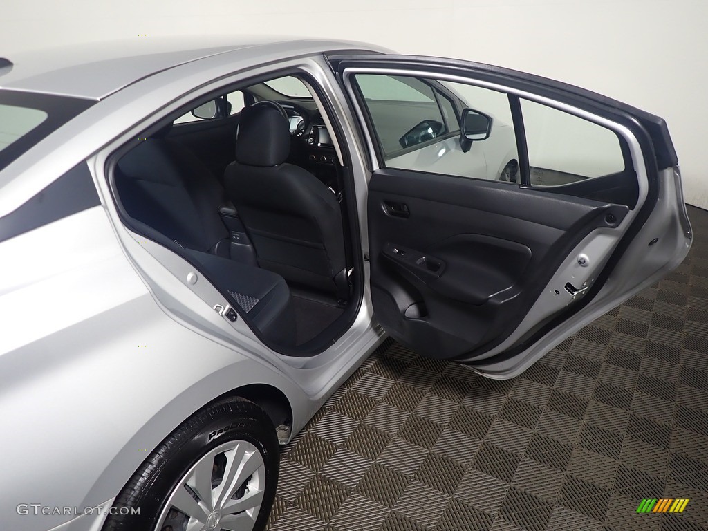 2020 Versa S - Brilliant Silver Metallic / Charcoal photo #36