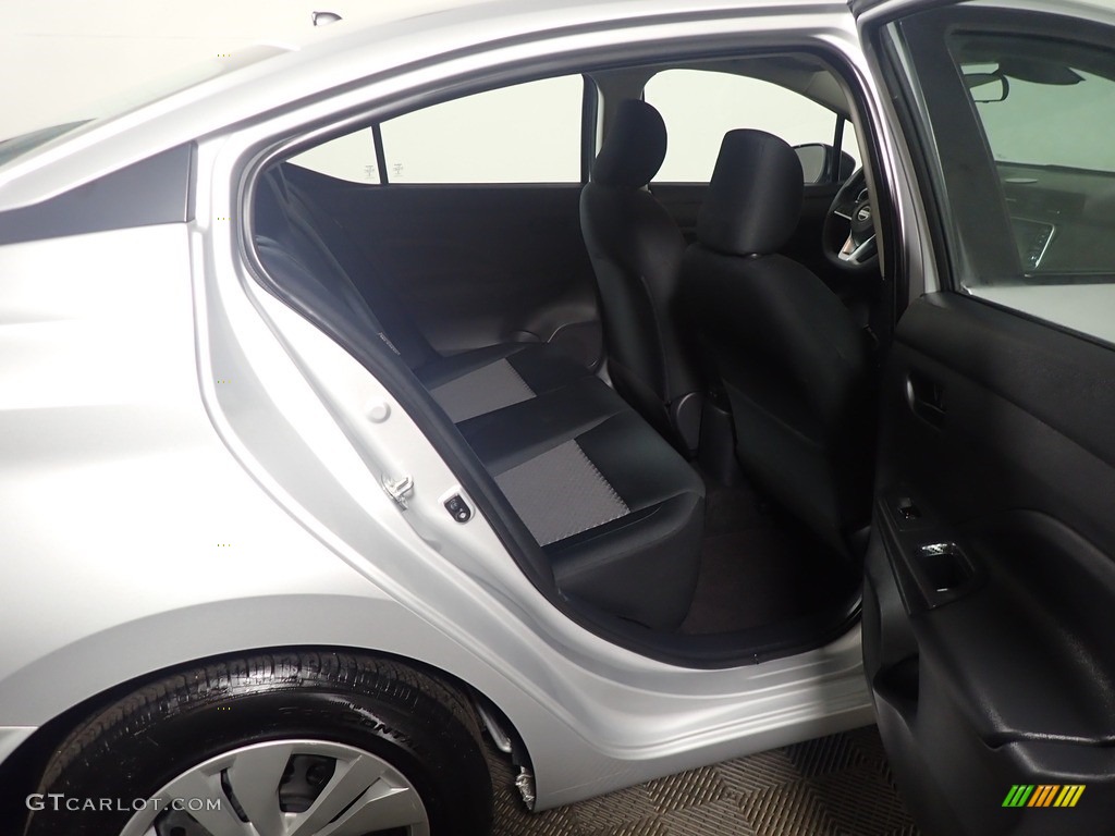 2020 Versa S - Brilliant Silver Metallic / Charcoal photo #37