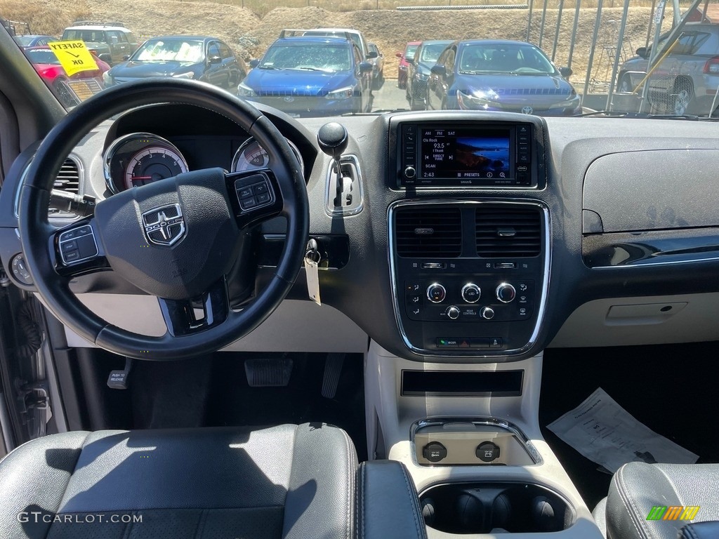 2019 Grand Caravan SXT - Billet / Black/Light Graystone photo #10