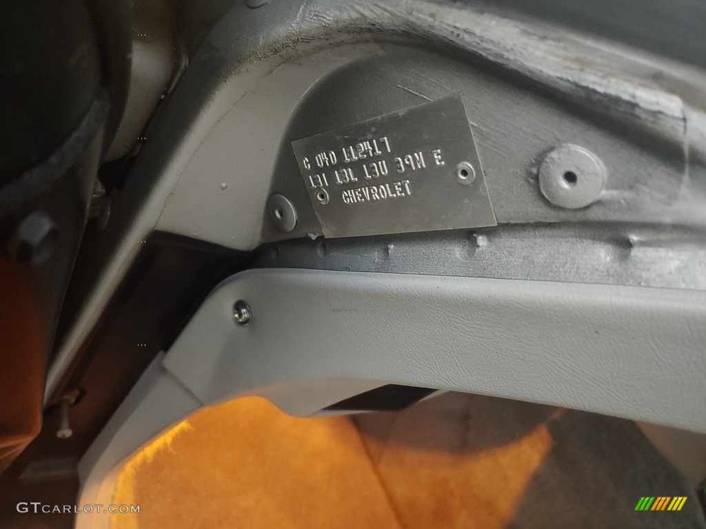 1982 Corvette Coupe - Silver / Silver Gray photo #24