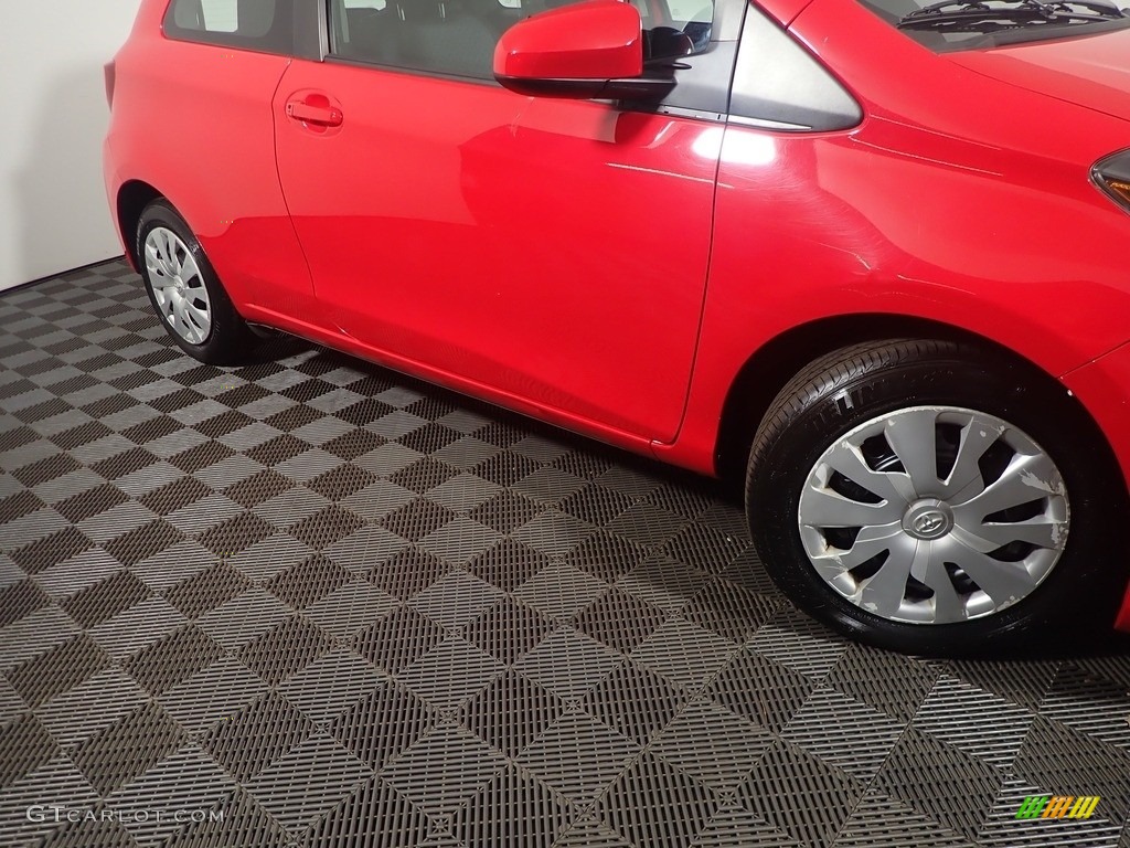 2015 Yaris 3-Door L - Absolutely Red / Black photo #3