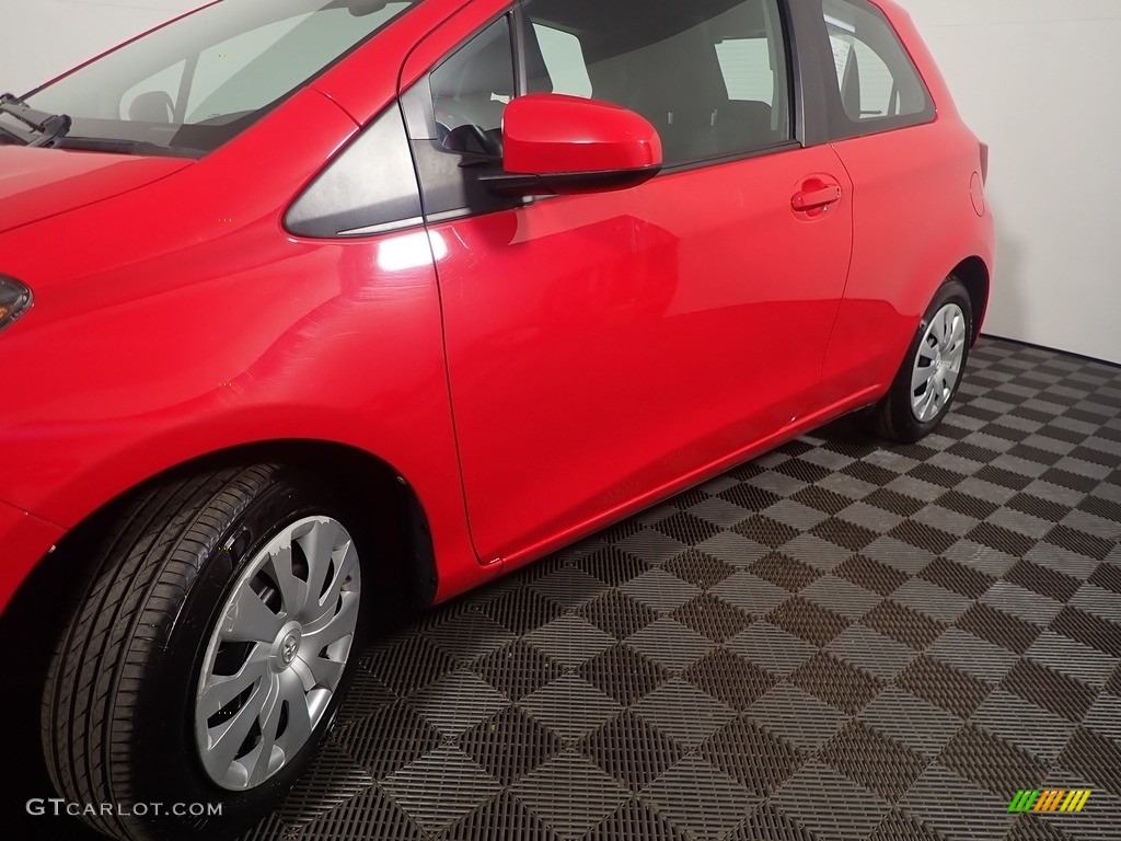 2015 Yaris 3-Door L - Absolutely Red / Black photo #9