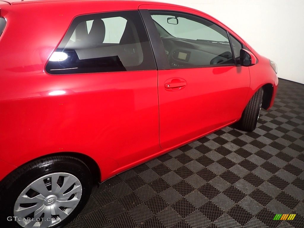 2015 Yaris 3-Door L - Absolutely Red / Black photo #18