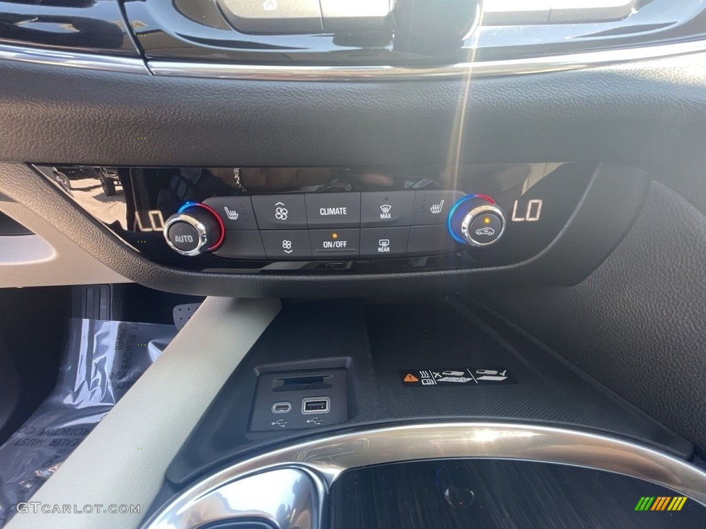 2023 Buick Enclave Avenir AWD Controls Photos