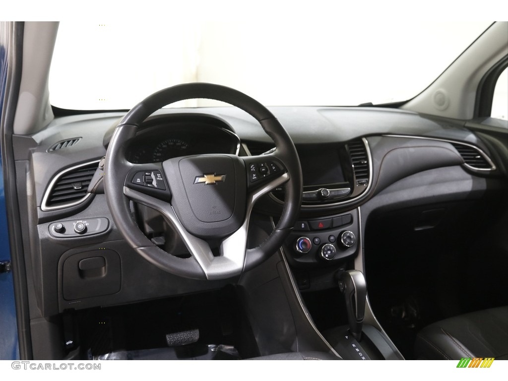 2020 Chevrolet Trax LT AWD Jet Black Dashboard Photo #144555328