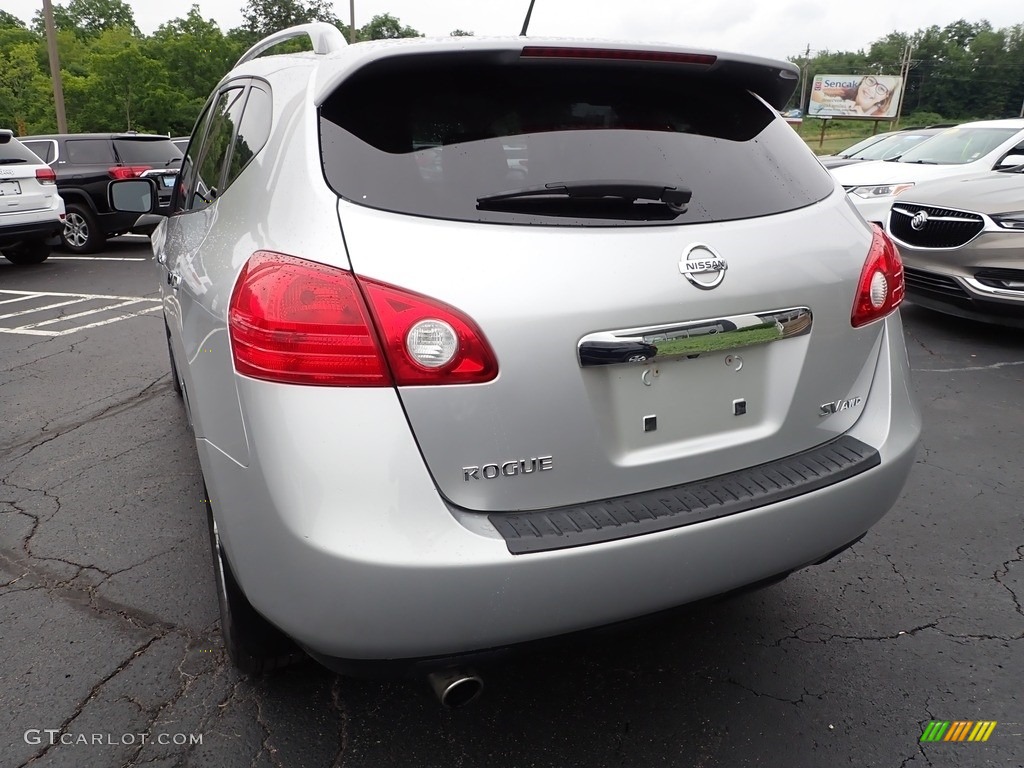 2013 Rogue SV AWD - Brilliant Silver / Black photo #4