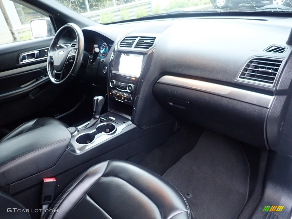 2019 Explorer XLT 4WD - Oxford White / Medium Black photo #12