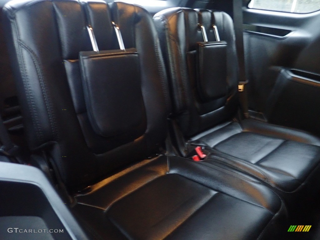 2019 Explorer XLT 4WD - Oxford White / Medium Black photo #18