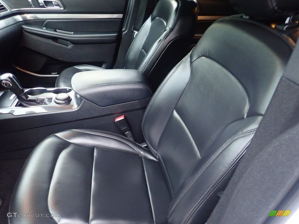 2019 Explorer XLT 4WD - Oxford White / Medium Black photo #19