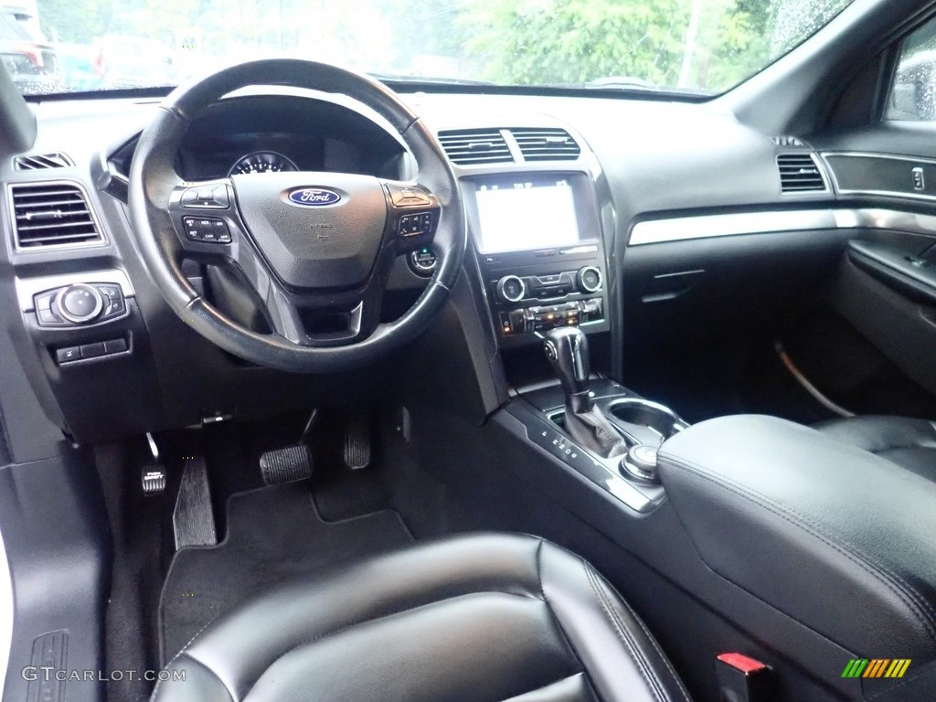 2019 Explorer XLT 4WD - Oxford White / Medium Black photo #21