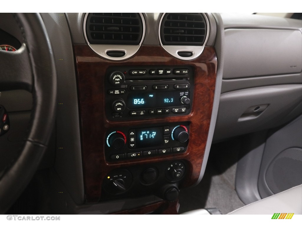 2009 GMC Envoy SLE 4x4 Controls Photos