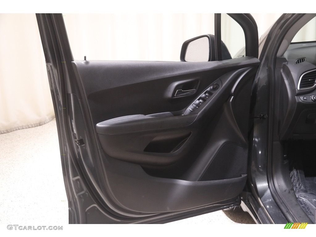 2020 Trax LS - Nightfall Gray Metallic / Jet Black photo #4