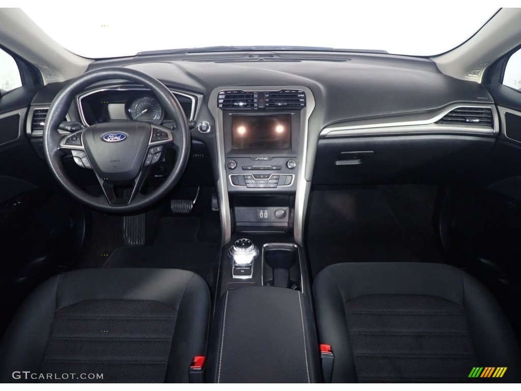 2020 Ford Fusion SE Dashboard Photos | GTCarLot.com