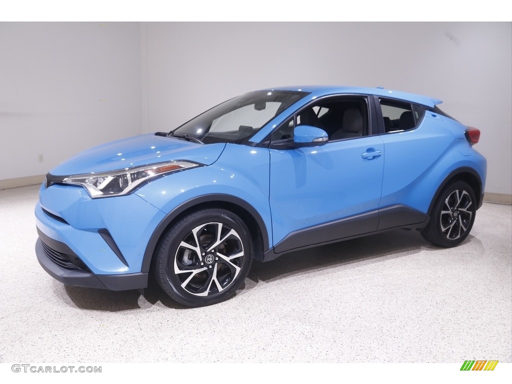 2019 C-HR XLE - Blue Flame / Black photo #3