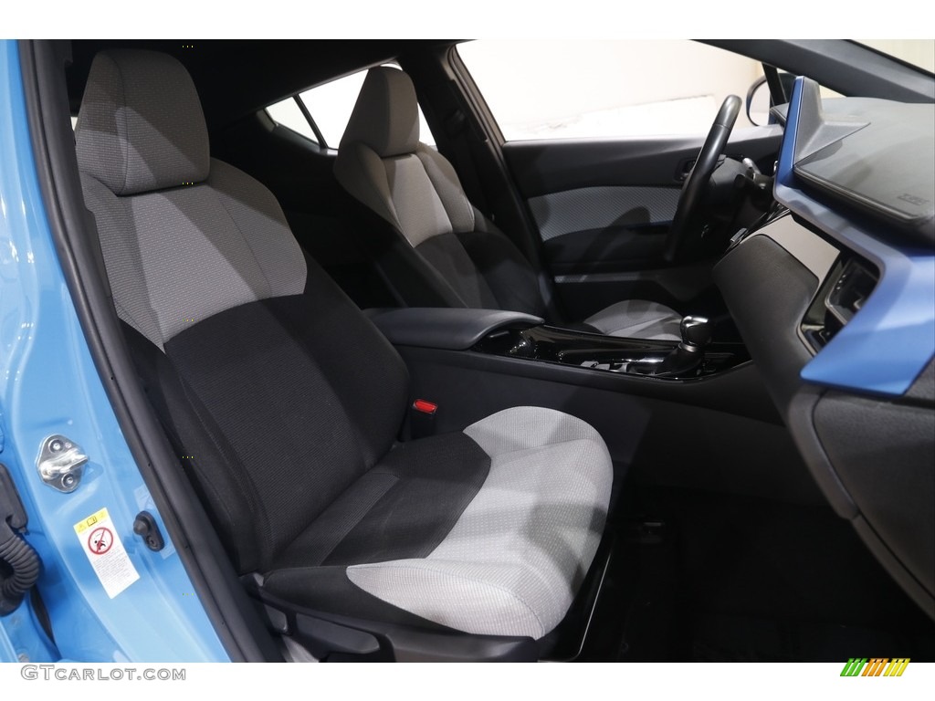 2019 C-HR XLE - Blue Flame / Black photo #13