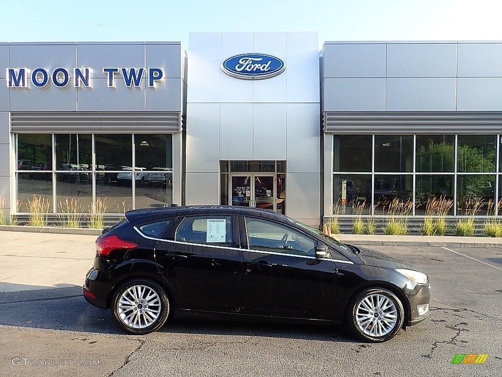 2018 Focus Titanium Hatch - Shadow Black / Charcoal Black photo #1