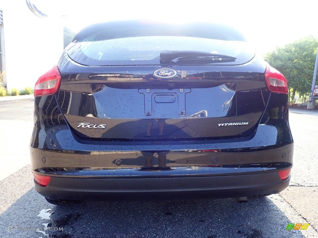 2018 Focus Titanium Hatch - Shadow Black / Charcoal Black photo #3