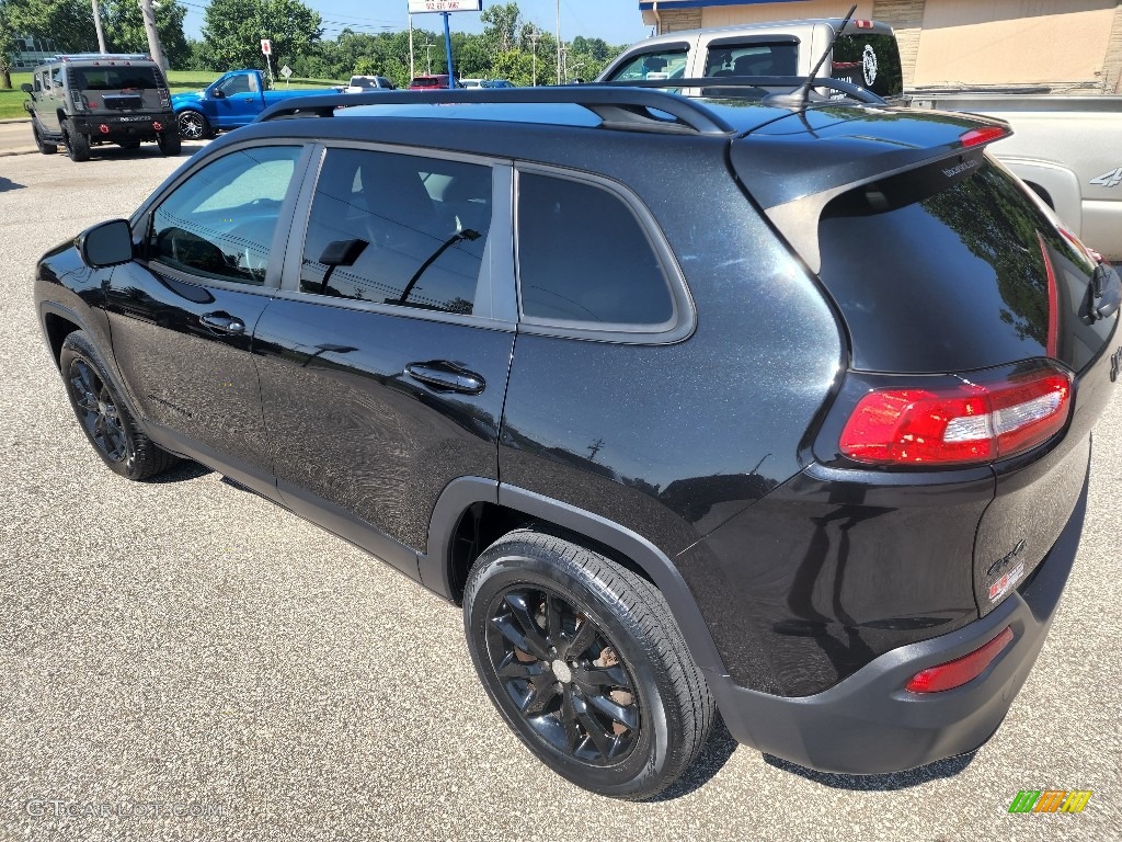 2014 Cherokee Latitude 4x4 - Brilliant Black Crystal Pearl / Iceland - Black/Iceland Gray photo #5