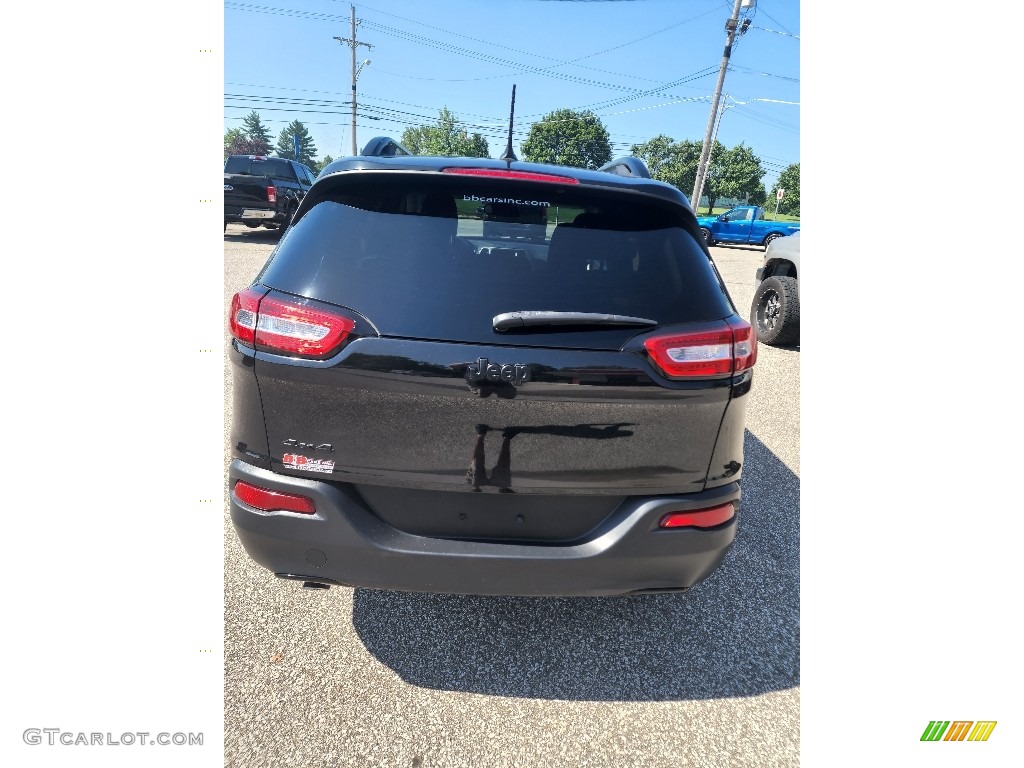 2014 Cherokee Latitude 4x4 - Brilliant Black Crystal Pearl / Iceland - Black/Iceland Gray photo #6