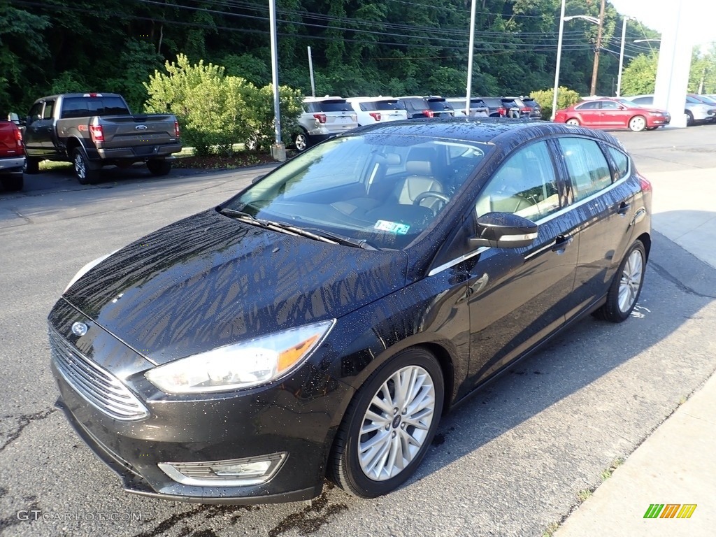 2018 Focus Titanium Hatch - Shadow Black / Charcoal Black photo #7