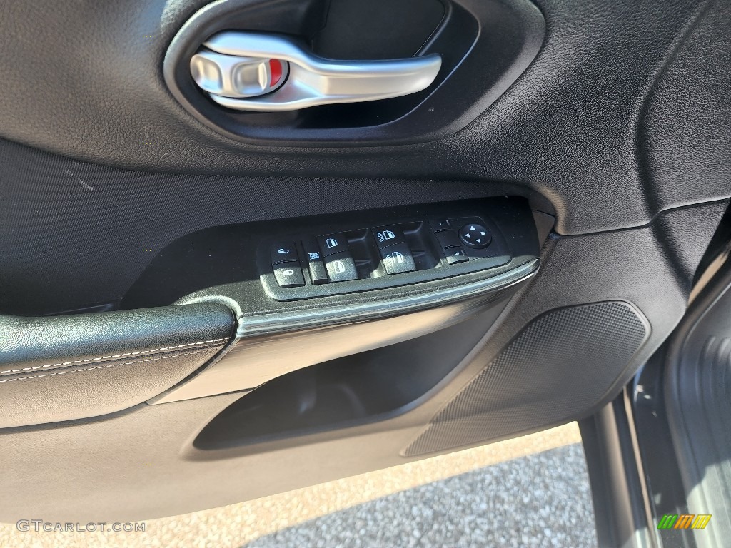 2014 Cherokee Latitude 4x4 - Brilliant Black Crystal Pearl / Iceland - Black/Iceland Gray photo #8