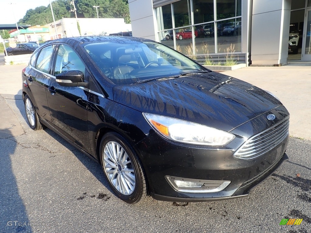 2018 Focus Titanium Hatch - Shadow Black / Charcoal Black photo #9
