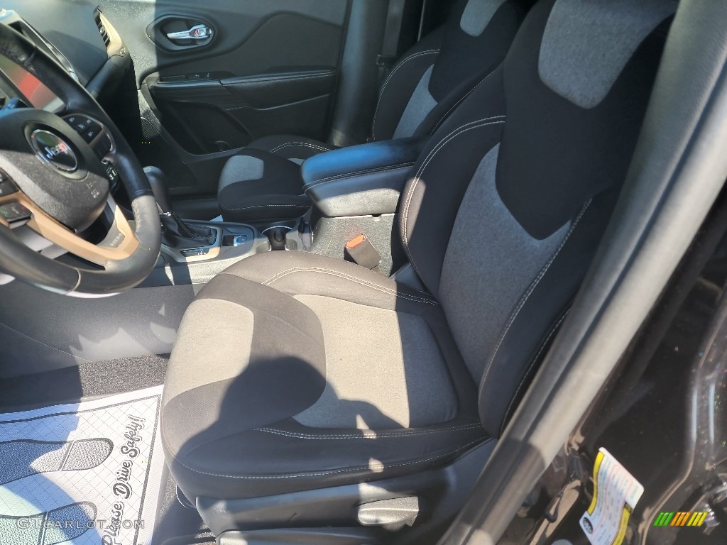 2014 Cherokee Latitude 4x4 - Brilliant Black Crystal Pearl / Iceland - Black/Iceland Gray photo #10