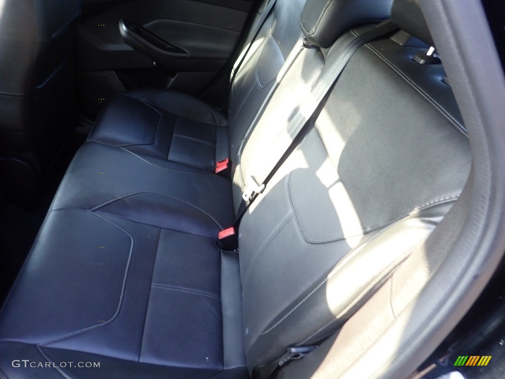 2018 Focus Titanium Hatch - Shadow Black / Charcoal Black photo #17