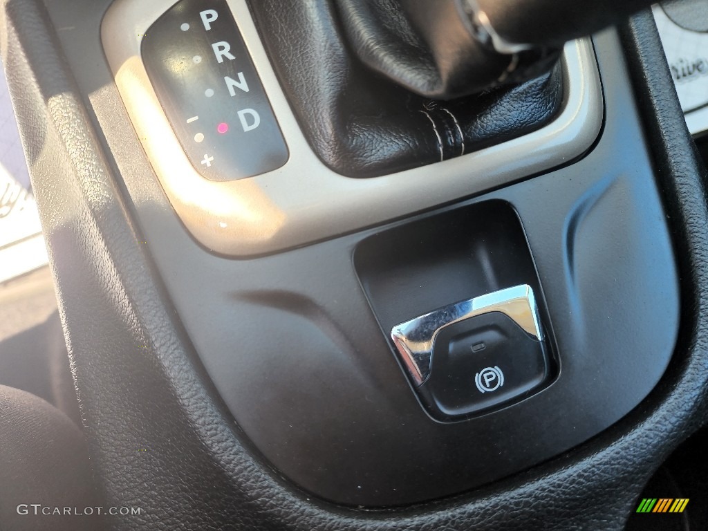 2014 Cherokee Latitude 4x4 - Brilliant Black Crystal Pearl / Iceland - Black/Iceland Gray photo #16