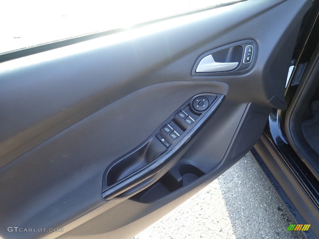 2018 Focus Titanium Hatch - Shadow Black / Charcoal Black photo #19