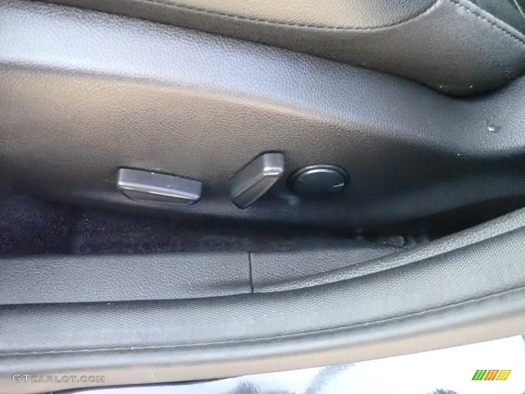 2018 Focus Titanium Hatch - Shadow Black / Charcoal Black photo #20